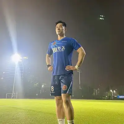王明